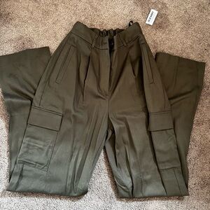 NWT Old Navy Taylor Straight Cargo Trousers in Olive Green